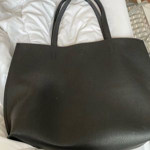 Vegan leather tote bag with pouch